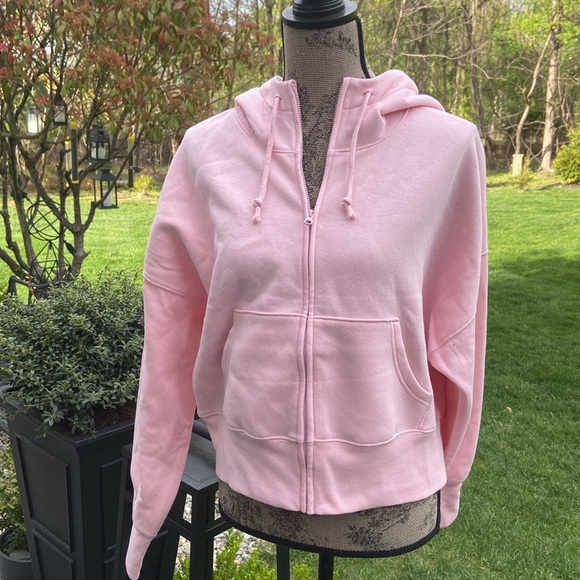 WILD FABLE
CROPPED HODDIE SWEATSHIRT new 🆕 - Picture 3 of 5